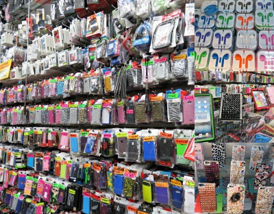 Shopping-for-wholesale-phone-accessories